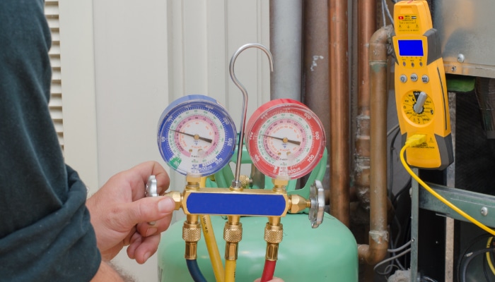 Checking Freon Levels on Air Conditioner Checking Freon Levels on Air Conditioner